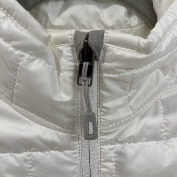 Patagonia women’s jacket - Picture 3 of 8